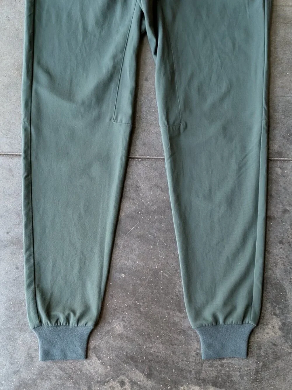 Figs Men's Tansen Jogger Scrub Pant in Moss Green joggers medium tall